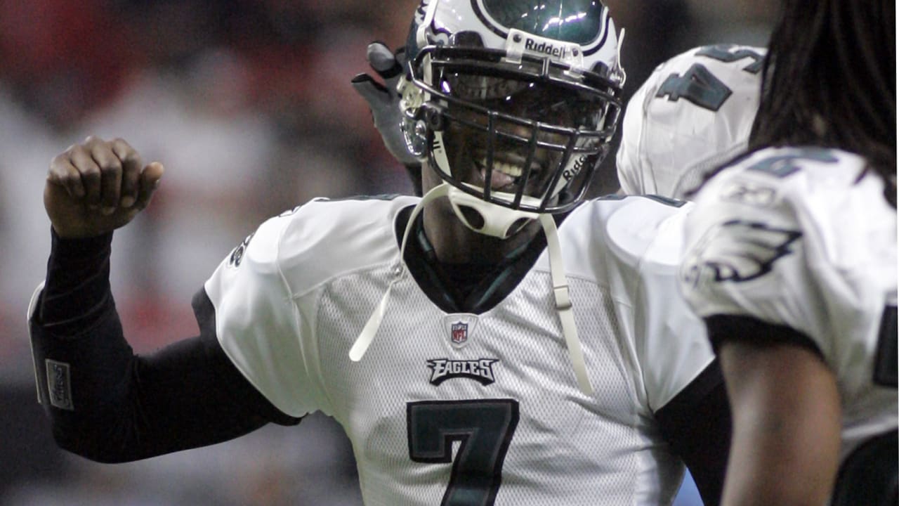 06 December 2009: Philadelphia Eagles quarterback Michael Vick (7) hugs  quarterback Donovan McNabb (5) after a touchdown in the Philadelphia Eagles  34-7 victory over the Atlanta Falcons at the Georgia Dome in