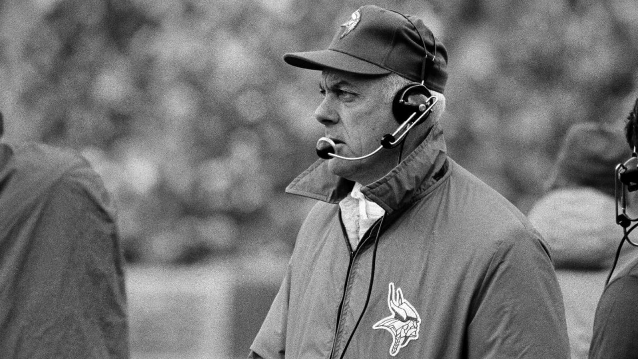 Bud Grant, legendary Vikings head coach and Pro Football Hall of Famer, dies at age 95