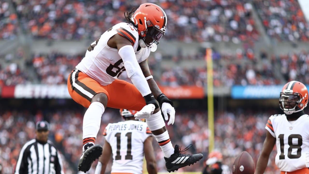 Carson, CA. 03rd Dec, 2017. Cleveland Browns tight end David Njoku