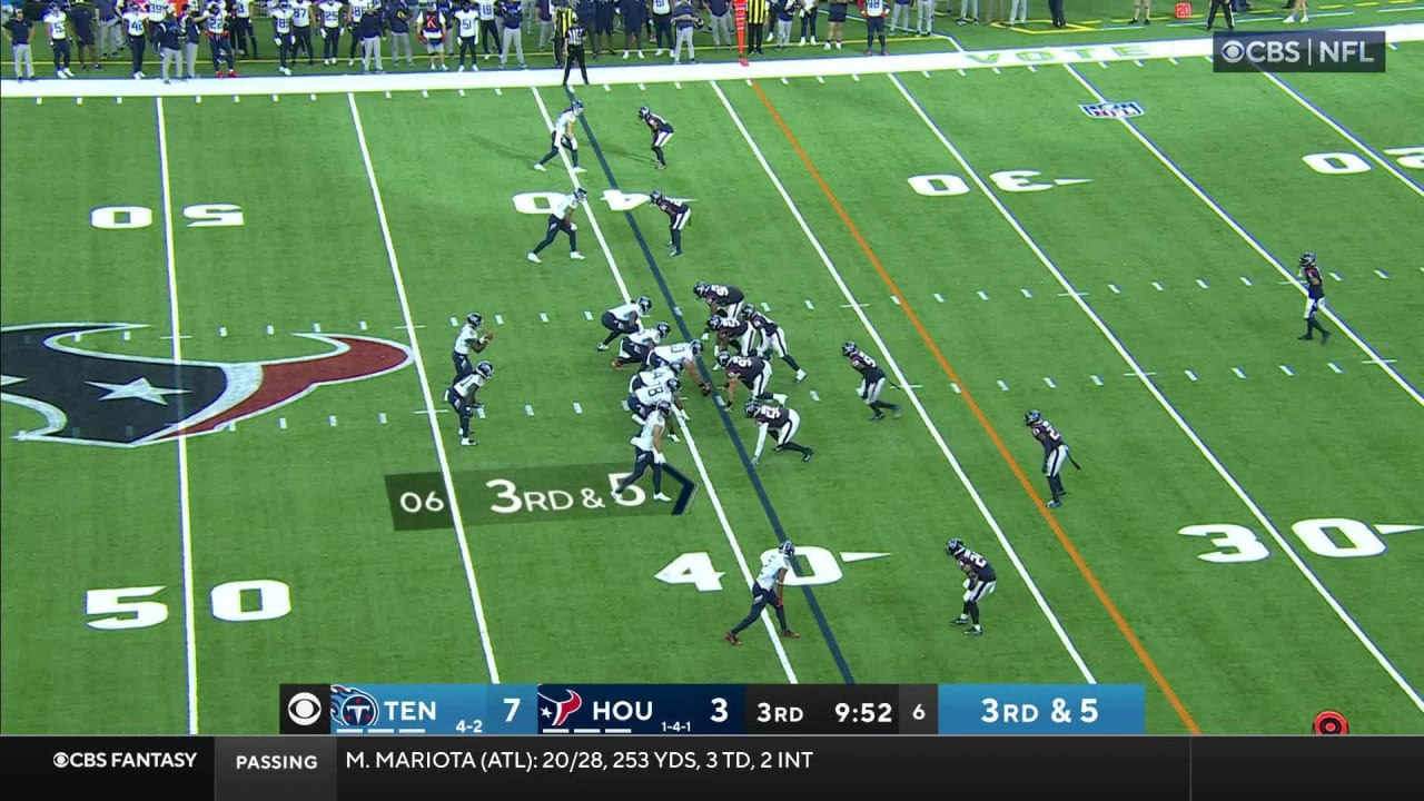 Tennessee Titans running back Dontrell Hilliard has tons of open space