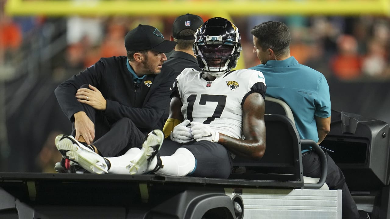 Jaguars WR D.J. Chark out indefinitely after fracturing ankle vs