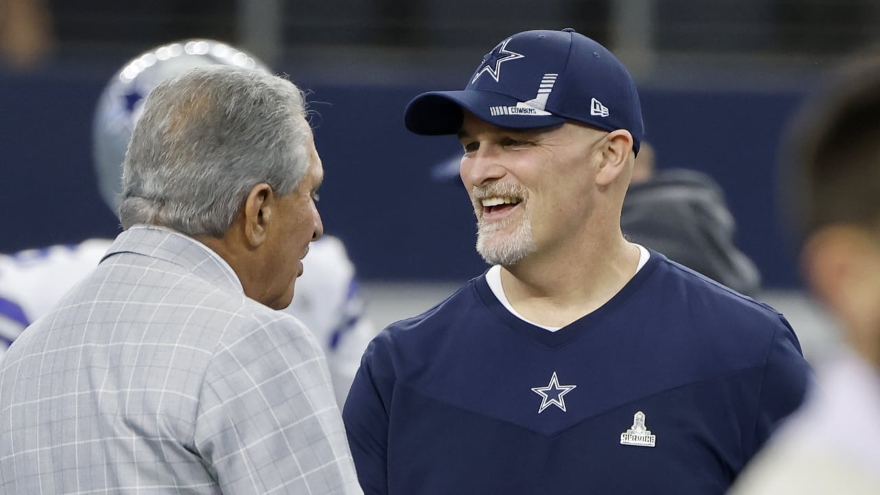 Cowboys DC Dan Quinn receives game ball after blowout win over Falcons