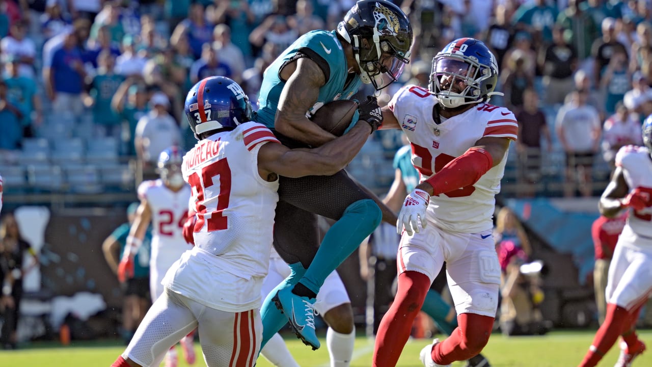 New York Giants cornerback Fabian Moreau (37) defends against the Washington  Commanders during an NFL football game Sunday, Dec. 4, 2022, in East  Rutherford, N.J. (AP Photo/Adam Hunger Stock Photo - Alamy