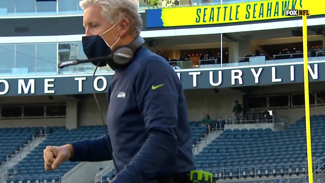 Seattle Seahawks convert two-point play on throw from 