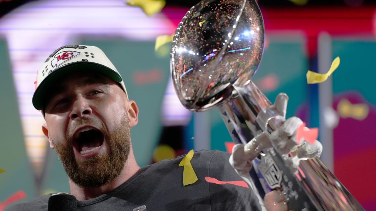 Travis Kelce caught another big gig: 'SNL' host. Who else from