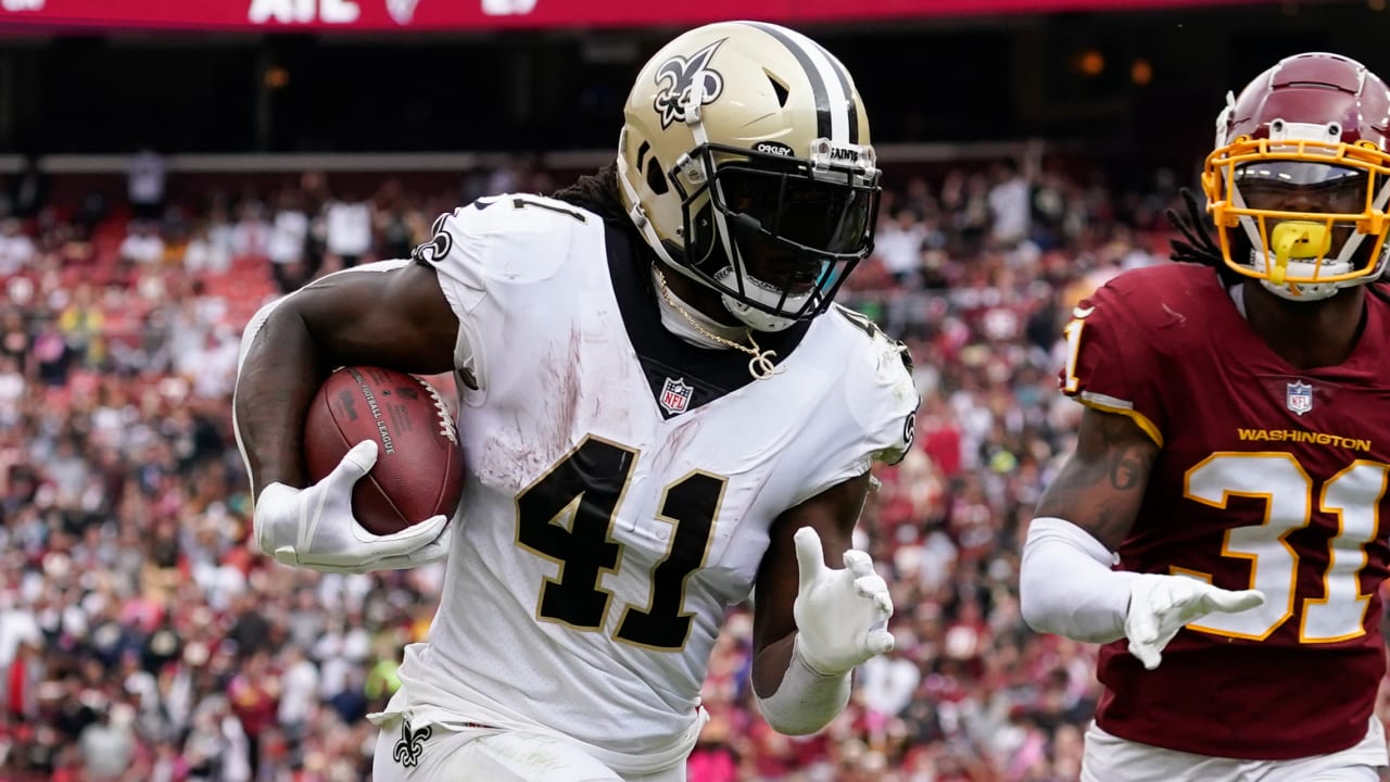 New Orleans Saints running back Alvin Kamara runs out of tunnel after  second TD vs. Washington Football Team