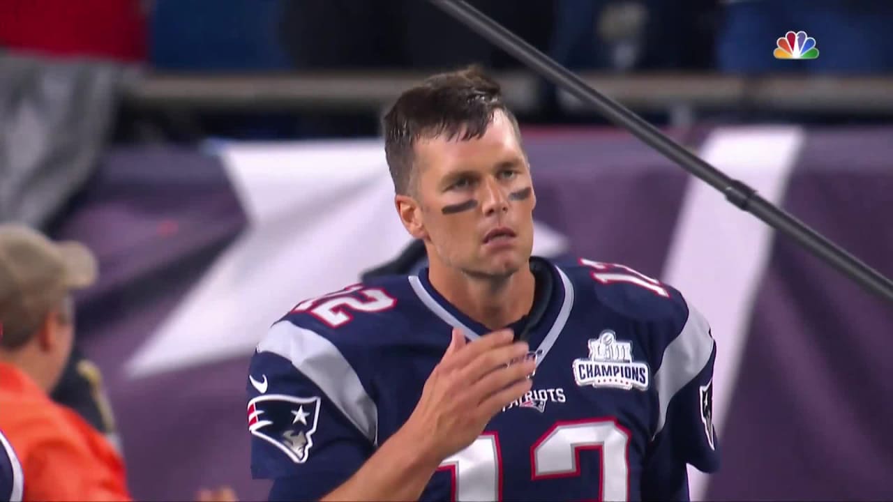 Tom Brady lofts 25-yard TD pass down seam to Phillip Dorsett