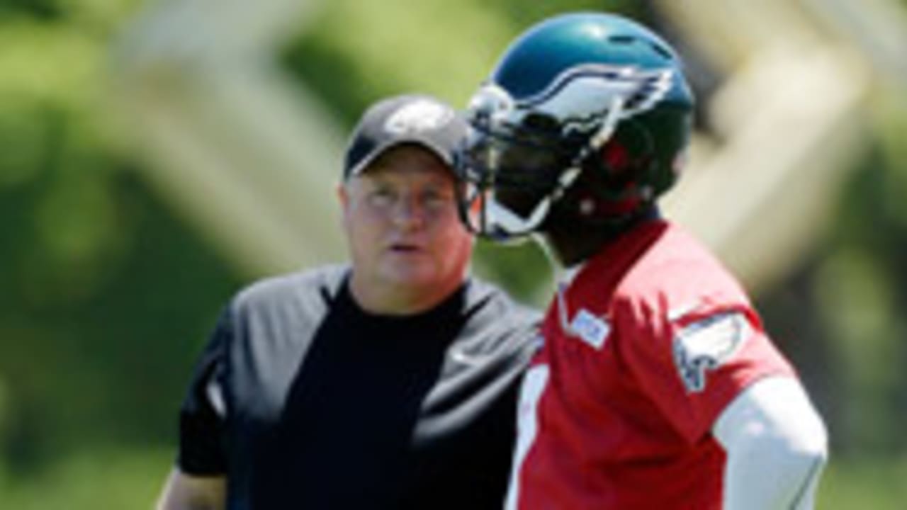 chip-kelly-michael-vick-130607-spot.jpg
