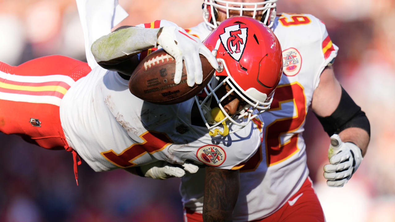 Kansas City Chiefs guard Trey Smith (65) blocks against the Las