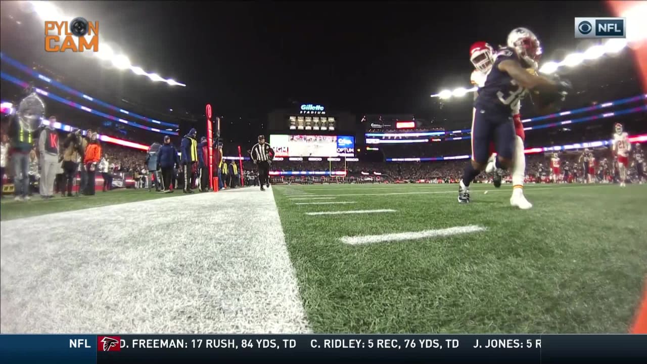 Brandon Bolden takes fly sweep off the edge for speedy TD