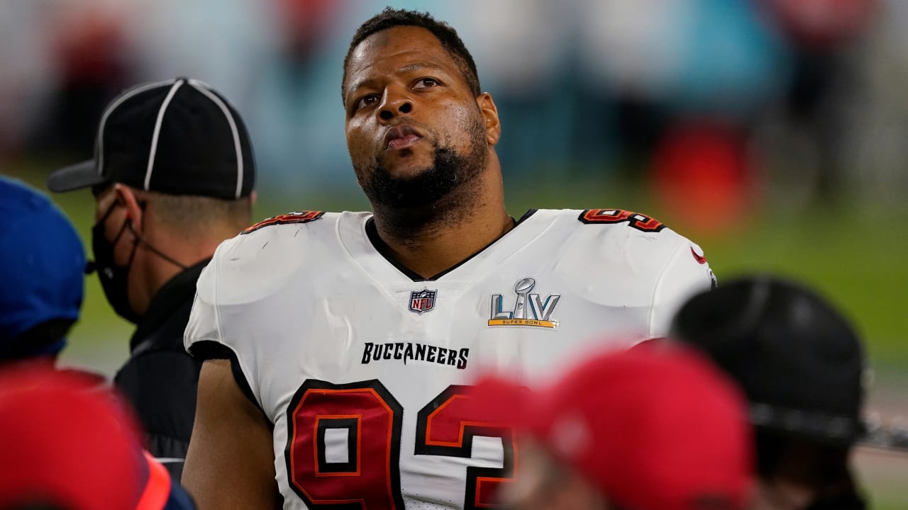 Ndamukong Suh ‘not ready to hang them yet’ wants to stay with Tom Brady in Tampa