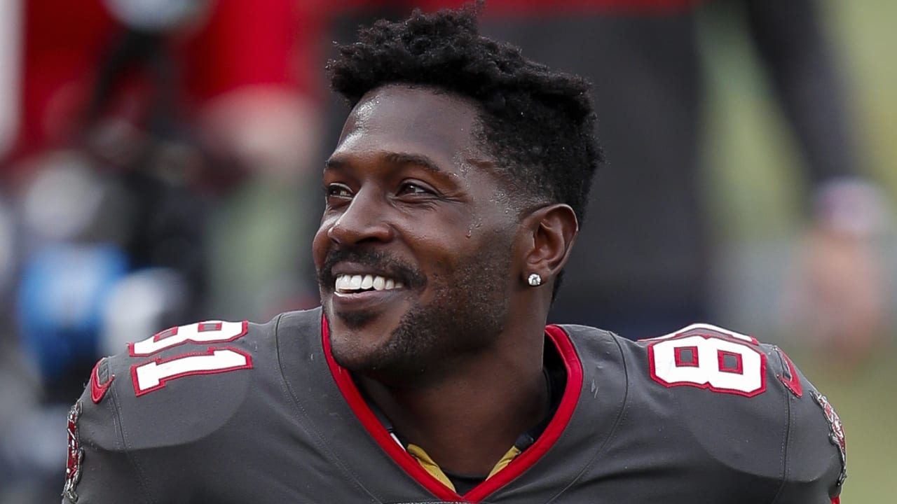 Antonio Brown returns to NFL, agrees to 1-year deal with Tampa Bay  Buccaneers: Associate Press source - 6abc Philadelphia