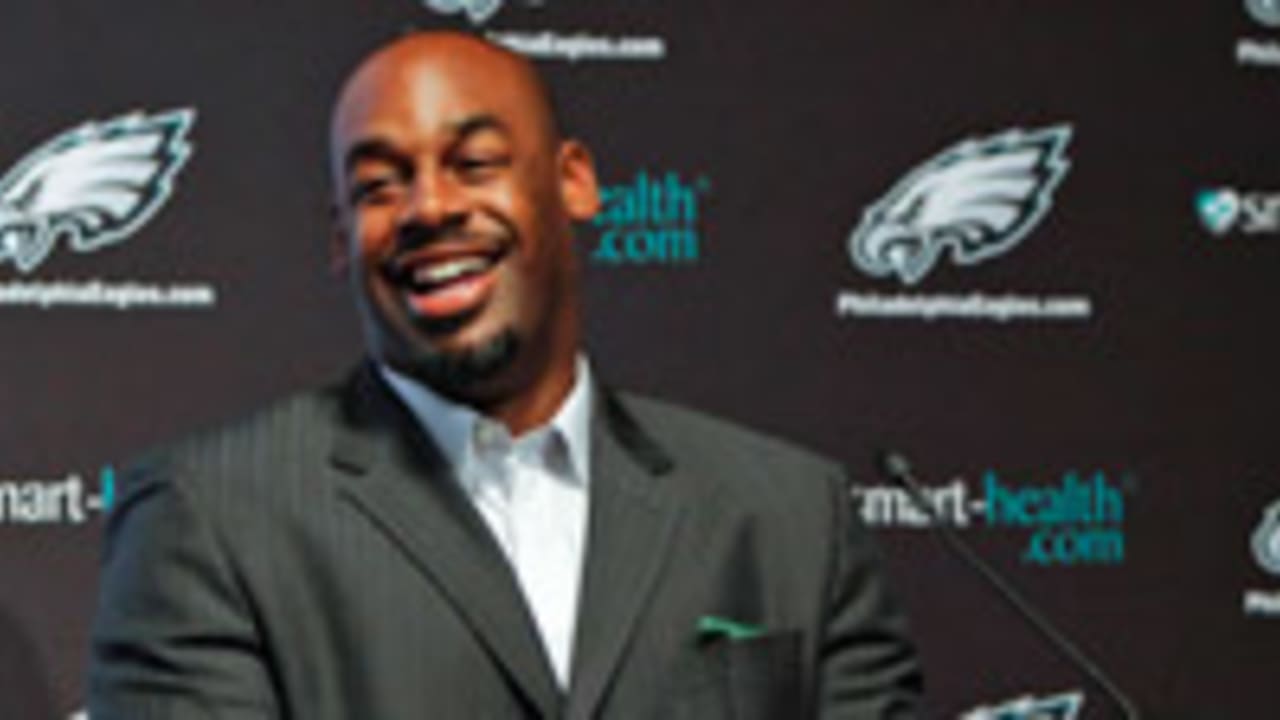 donovan-mcnabb-130729-spot.jpg