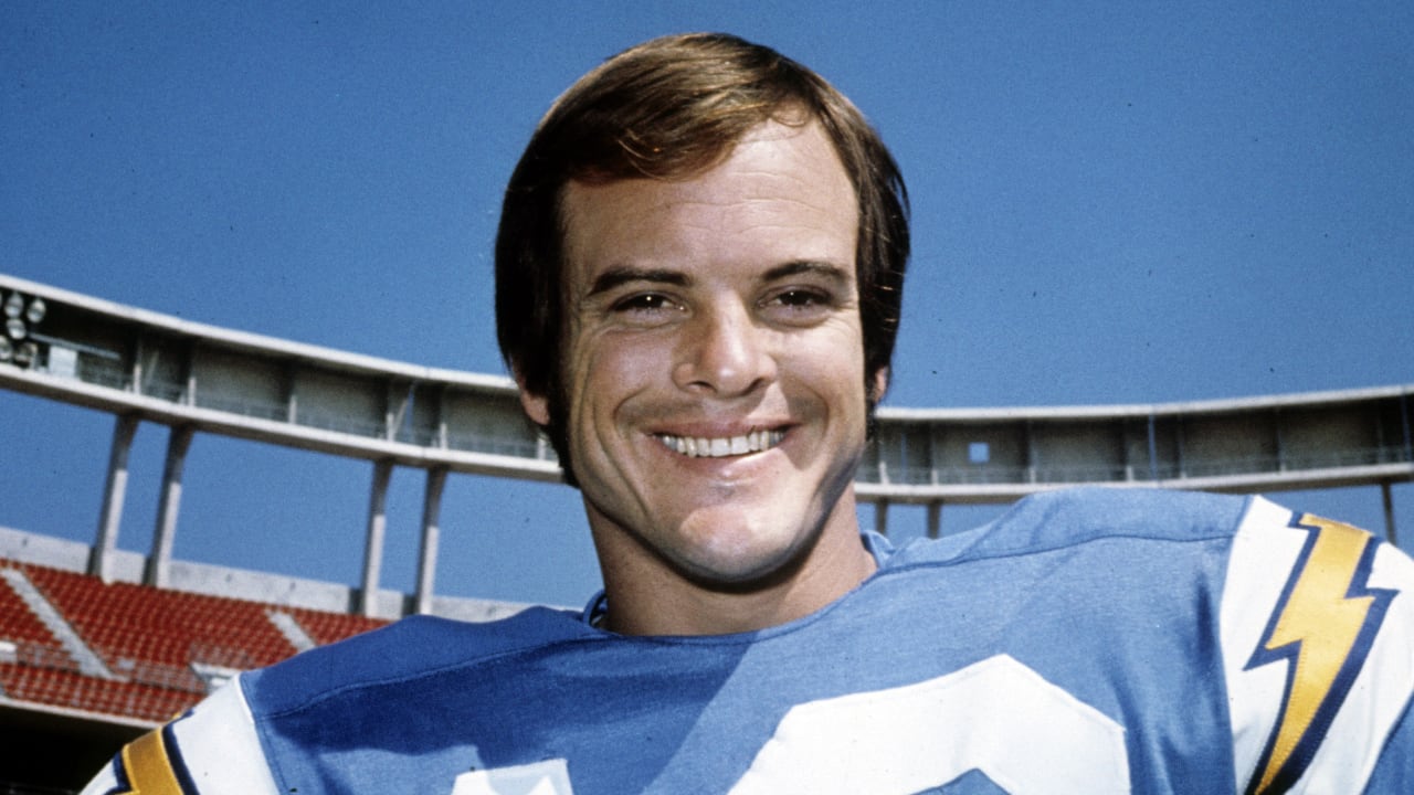 Former San Diego Chargers player Lance Alworth speaks during a news  conference at Qualcomm Stadium on Monday, June 1, 2009 in San Diego. The  Chargers gathered former players from the past five