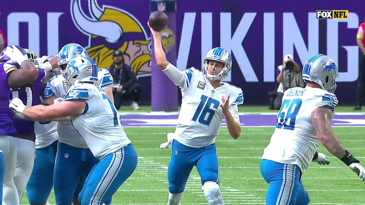 Detroit Lions quarterback Jared Goff pin points pass to wide receiver Josh Reynolds across field