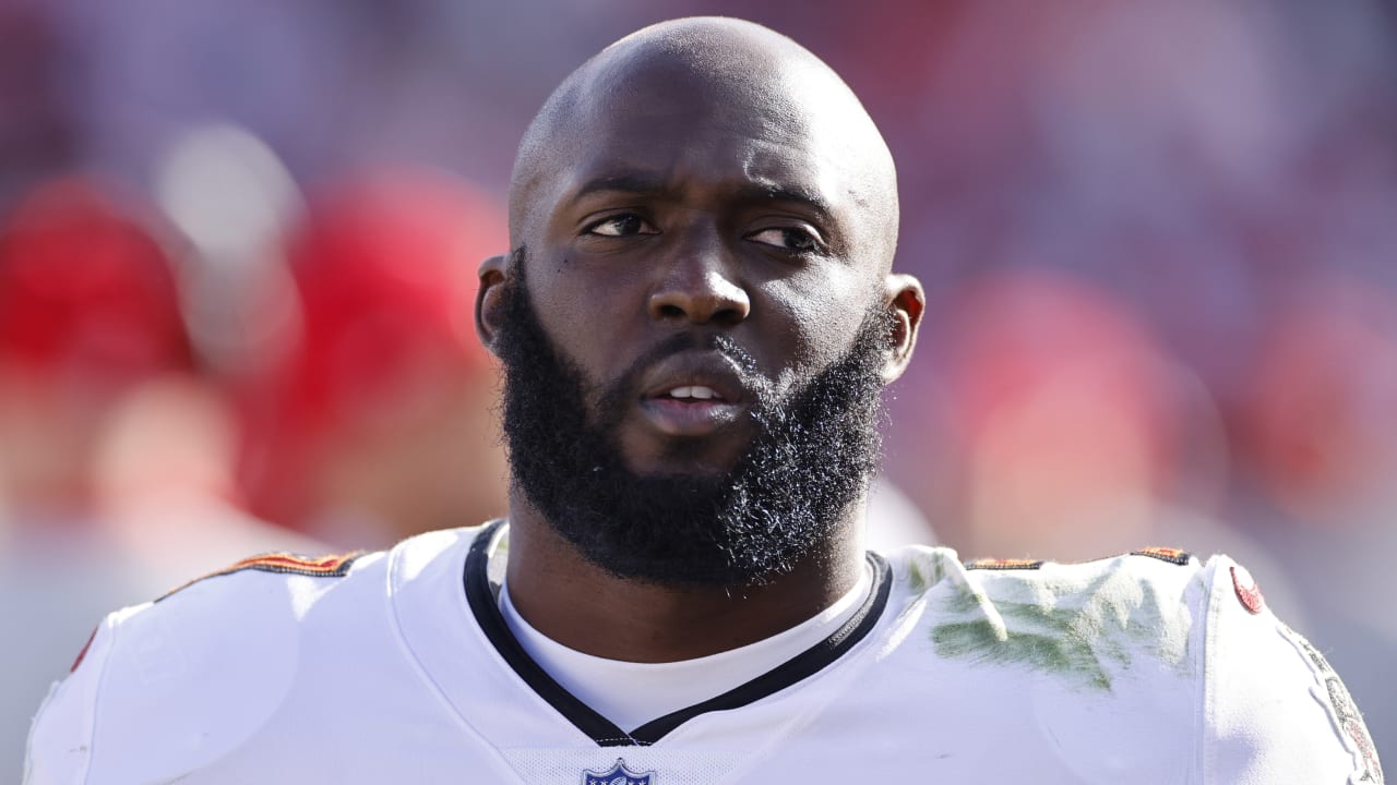 Leonard Fournette re-signs with Buccaneers as Super Bowl defense looms