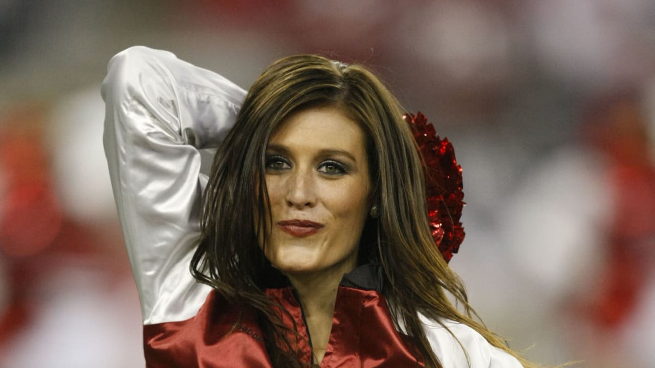 The Buffalo Bills cheerleaders, the Jills, perform before an NFL football  game between the Buffalo Bills and New York Jets in Toronto, on Thursday,  Dec. 3, 2009. (AP Photo/Mike Groll Stock Photo 