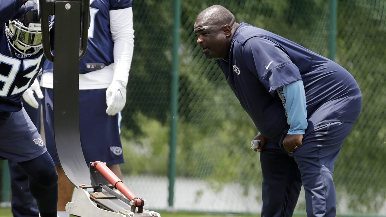 Titans' Mike Vrabel to have assistant Terrell Williams serve as