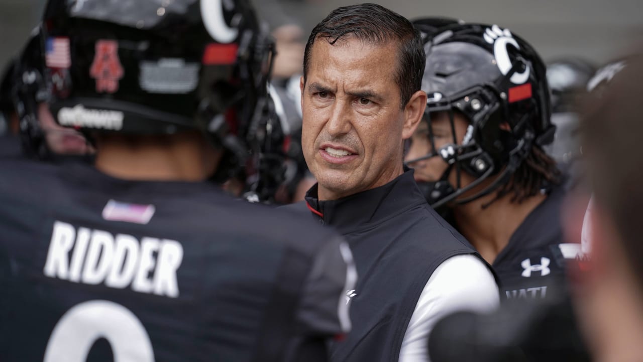 작년에 라이온스를 인터뷰한 Cincinnati Bearcats의 Luke Fickell 감독은 여전히 ​​팀의 레이더에 남아 있습니다.