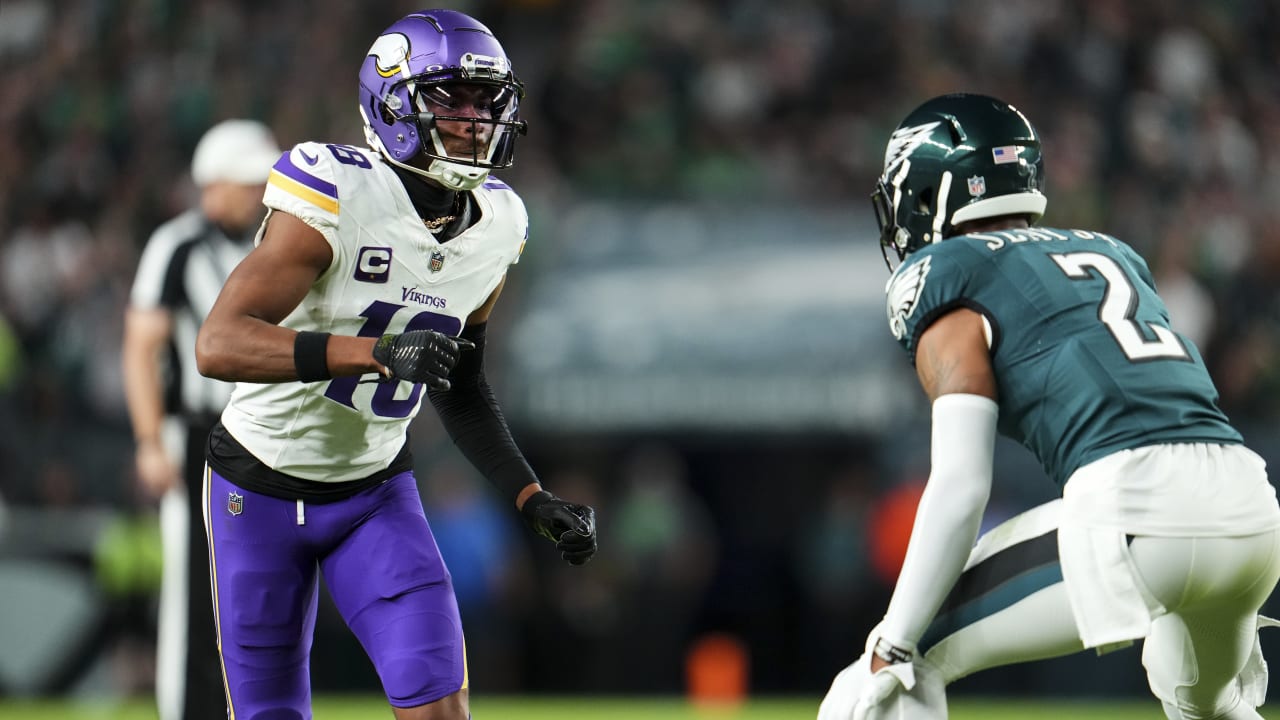 Minnesota Vikings wide receiver Justin Jefferson gets the best of his  1-on-1 against Philadelphia Eagles cornerback Darius Slay for 15-yard grab  over middle