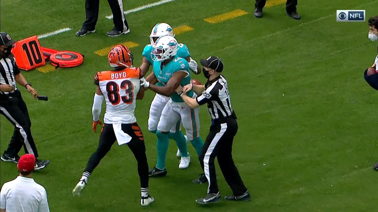 Miami Dolphins ejection: Xavien Howard, Bengals' Tyler Boyd fight