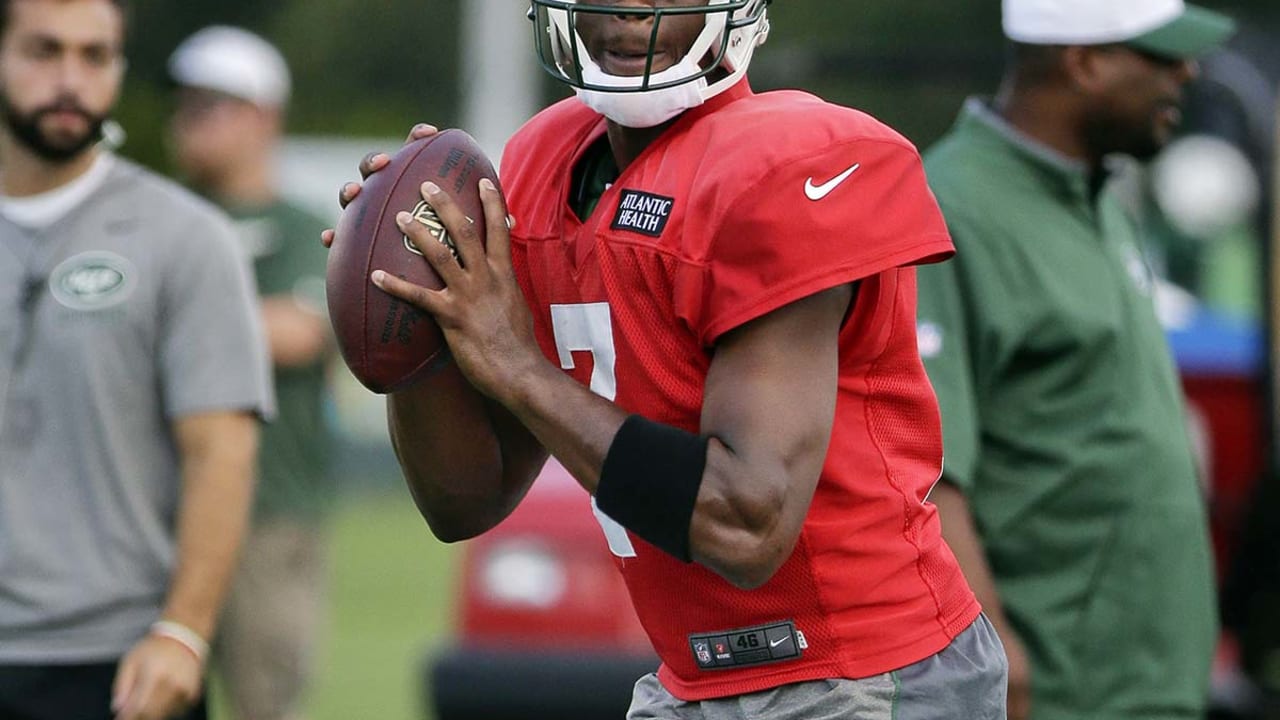 Geno Smith Faces Injury Concerns After Tough Matchup with Packers