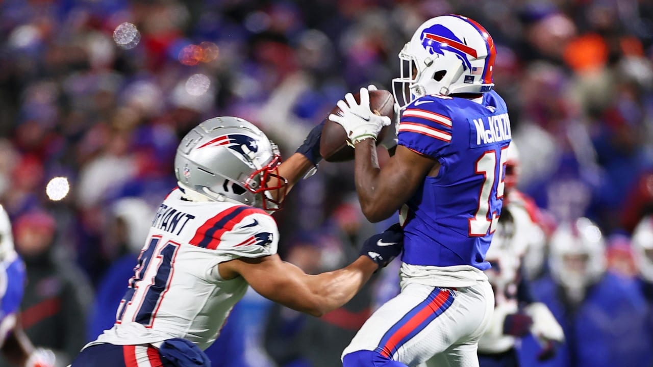 Buffalo Bills wide receiver Isaiah McKenzie scores on a 14 yard pass play -  Gold Medal Impressions