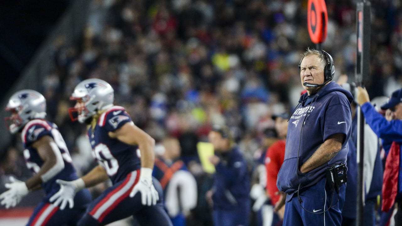 Tom Brady saluted by Patriots fans at Gillette Stadium — and returns the  favor