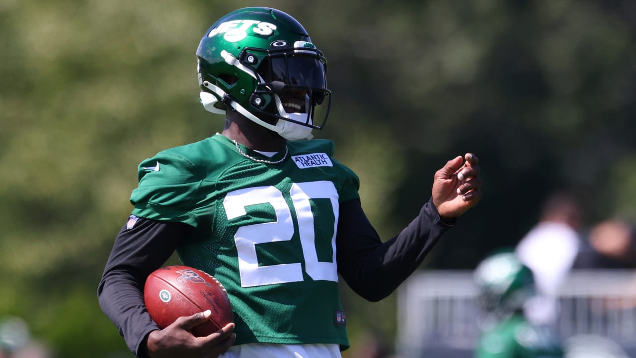 Jets minicamp: Marcus Maye shows up for practice. So what now, as contract  stalemate continues? 