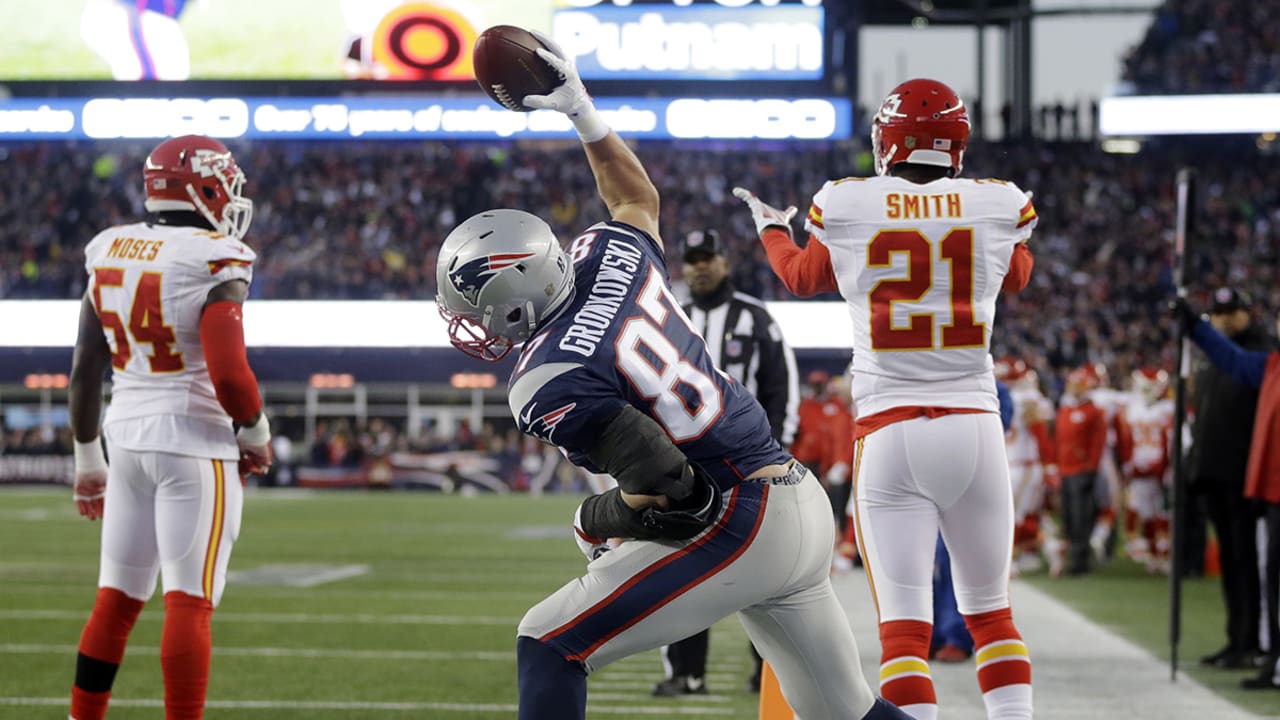 Gronk spike-160116-spot.jpg