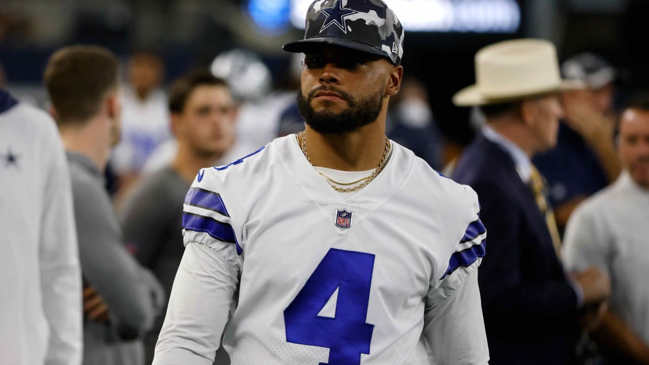 CowBuzz: Dak Tips His Cowboy Hat After Signing