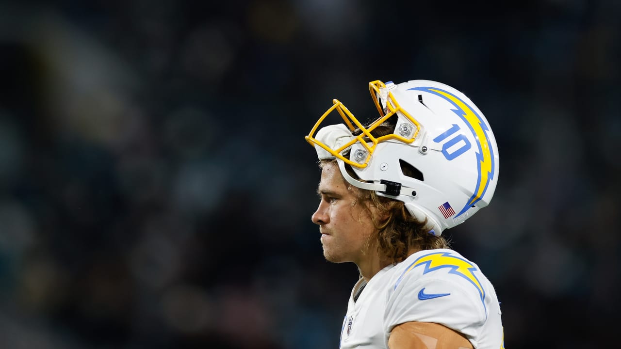 Chargers QB Justin Herbert (shoulder) 'getting closer to 75 percent' in  long recovery, downplays contract talk after Lamar Jackson deal