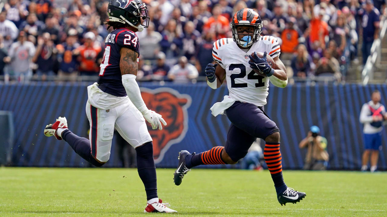 December 24, 2022 - Chicago Bears running back Khalil Herbert (24) takes  off with the ball during NFL football game versus the Buffalo Bills in  Chicago, IL Stock Photo - Alamy