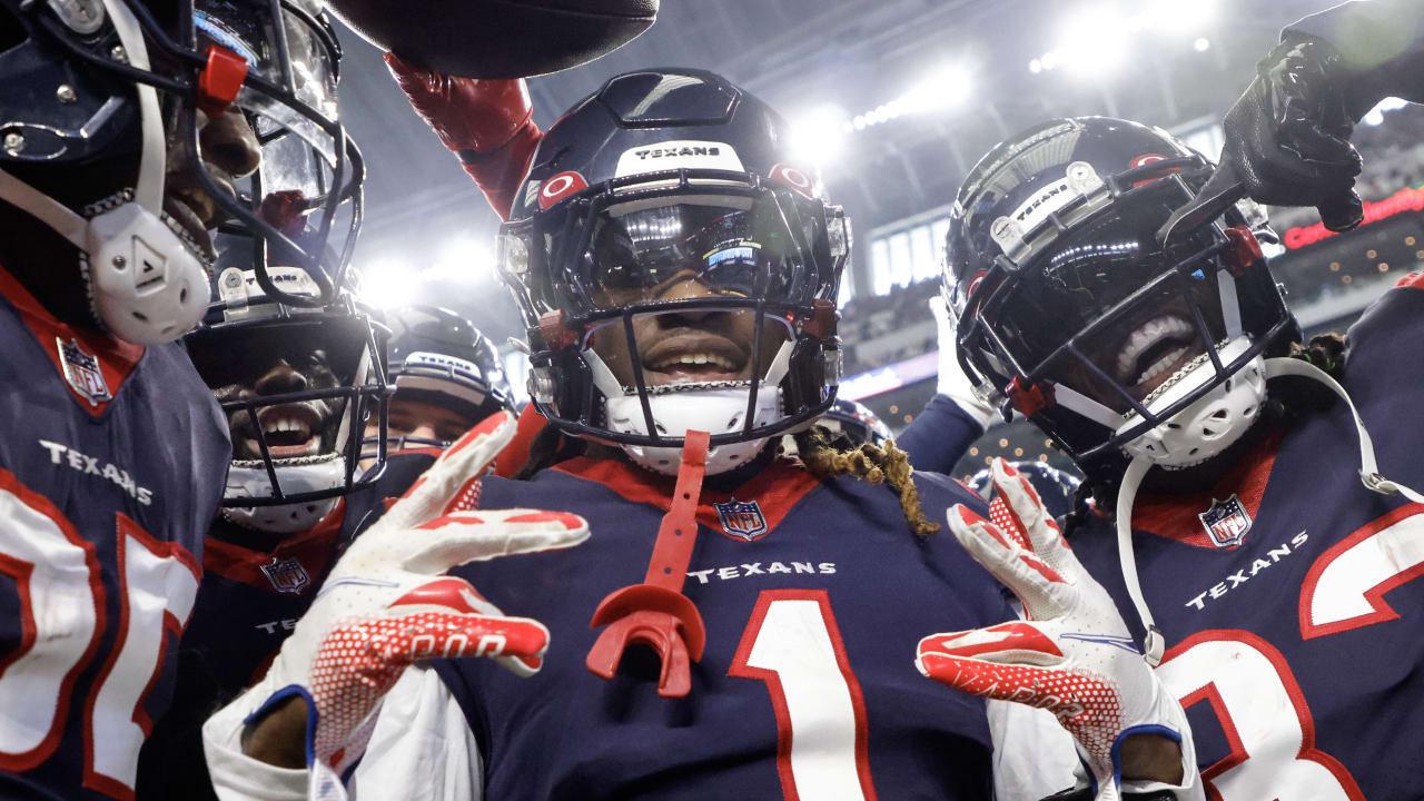 December 18, 2022: Houston Texans cornerback Tremon Smith (1) celebrates  with his teammates after scoring a game-winning touchdown in overtime of an  NFL game between the Texans and the Chiefs on Dec.