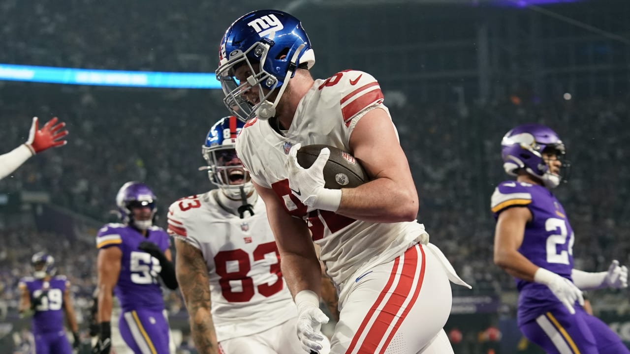 Daniel to Daniel! New York Giants quarterback Daniel Jones locates wide