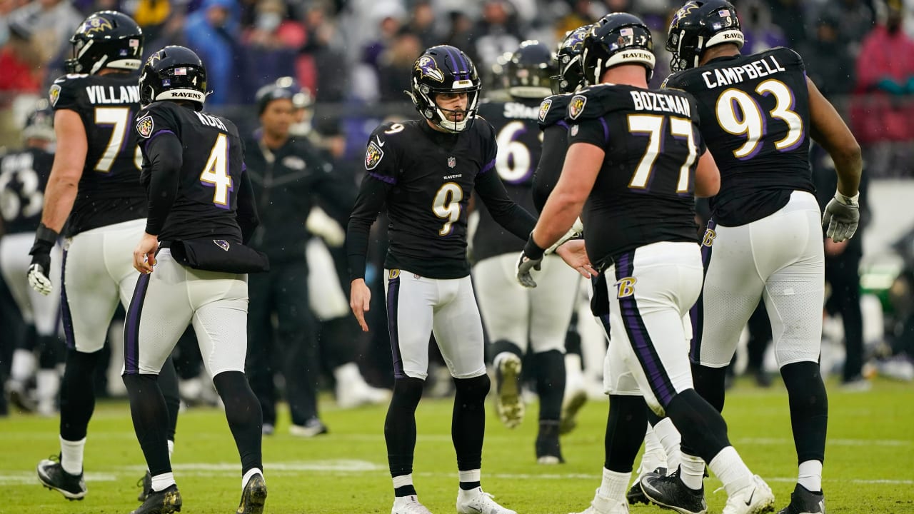 Baltimore Ravens kicker Justin Tucker nails 62-yard field goal to end the  half