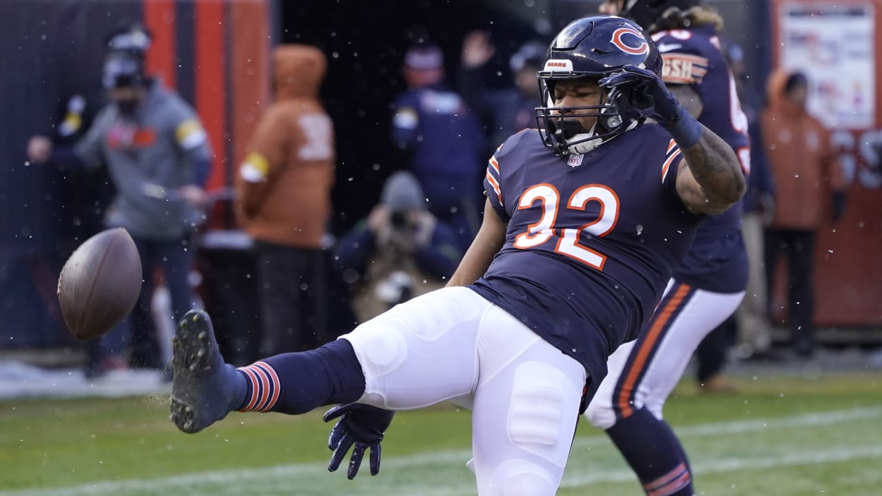 Chicago Bears running back David Montgomery punches it in for his