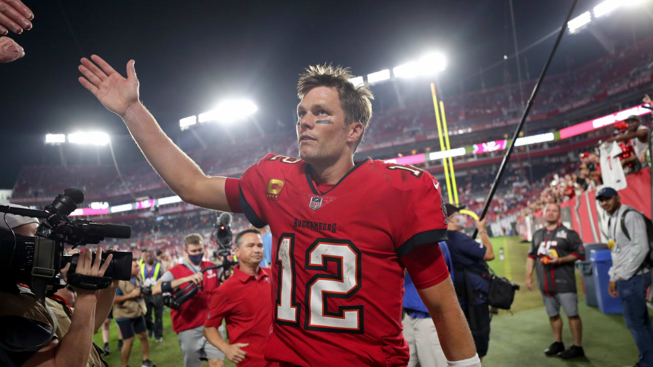 Tom Brady's 700th TD pass lifts Bucs over Bills 33-27 in OT