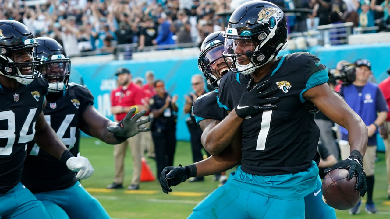 Jacksonville Jaguars wide receiver Zay Jones (7) in action during