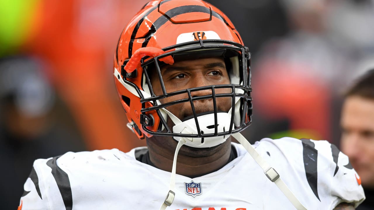 Bengals elevate former Pro Bowl DT Mike Daniels to active roster