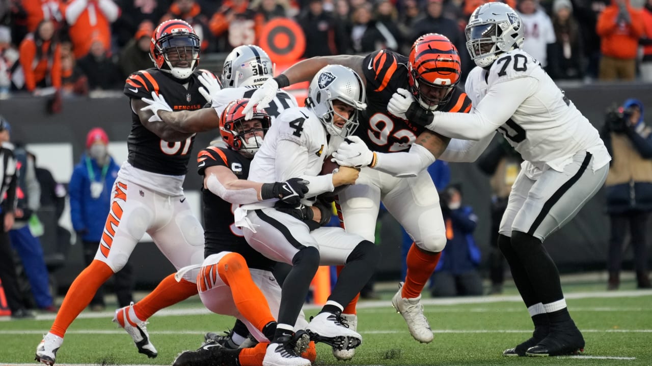 Sam Hubbard swarms Carr for third-down sack on well-designed twist