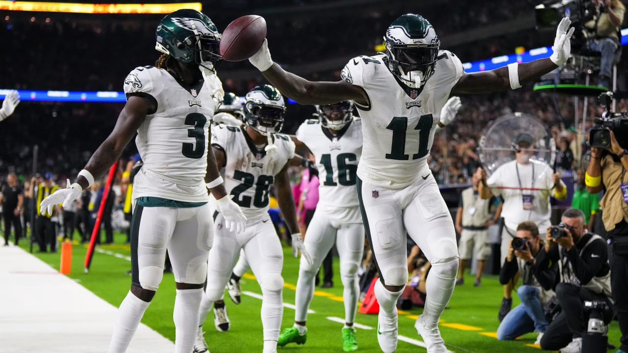 AJ Brown rewrites Eagles' record books on first play of game vs Giants