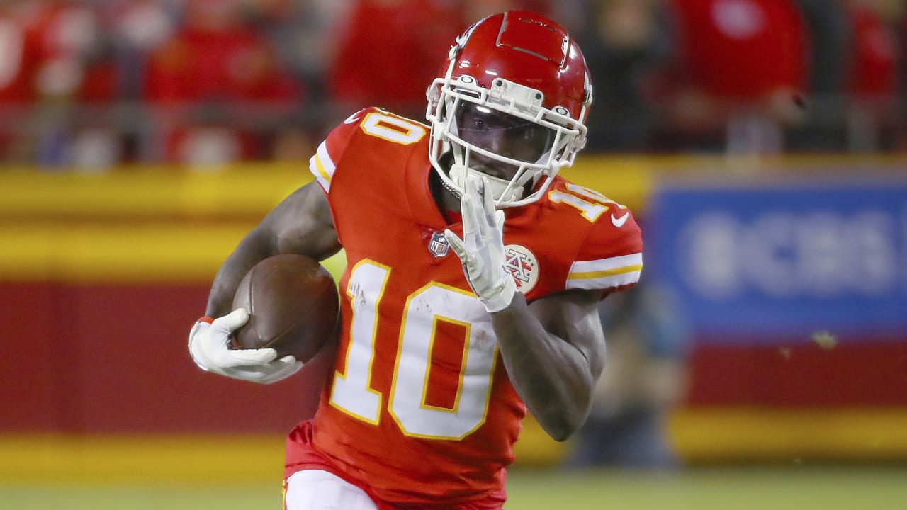 KC Chiefs trade Tyreek Hill to Miami Dolphins for five draft choices