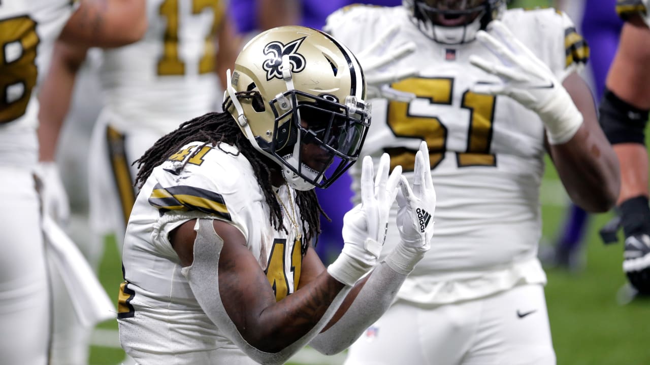 Kamara ties NFL record with 6 rushing TDs in Saints' 52-33 win over Vikings