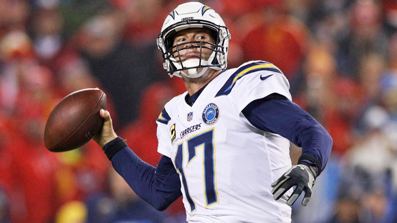 Philip Rivers keeps Chargers in playoff hunt by leading comeback