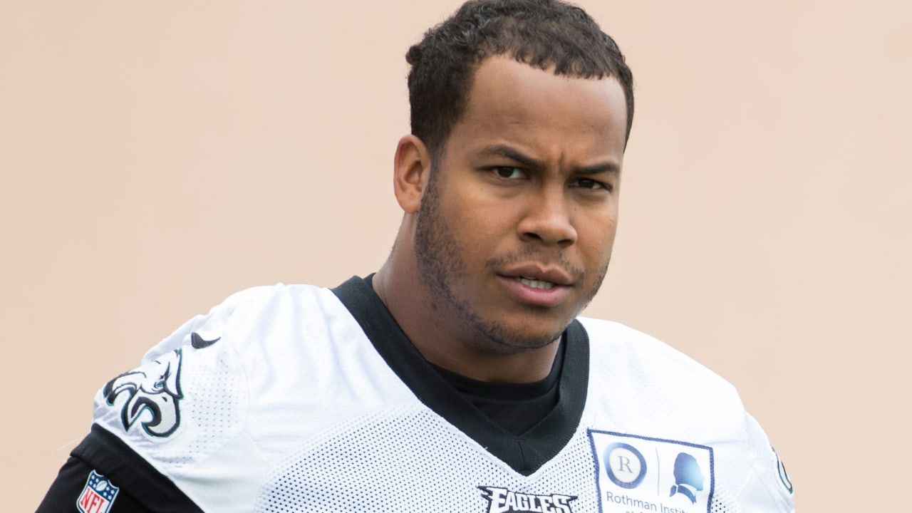 Report: Eagles LB Jordan Hicks injures hand while on honeymoon