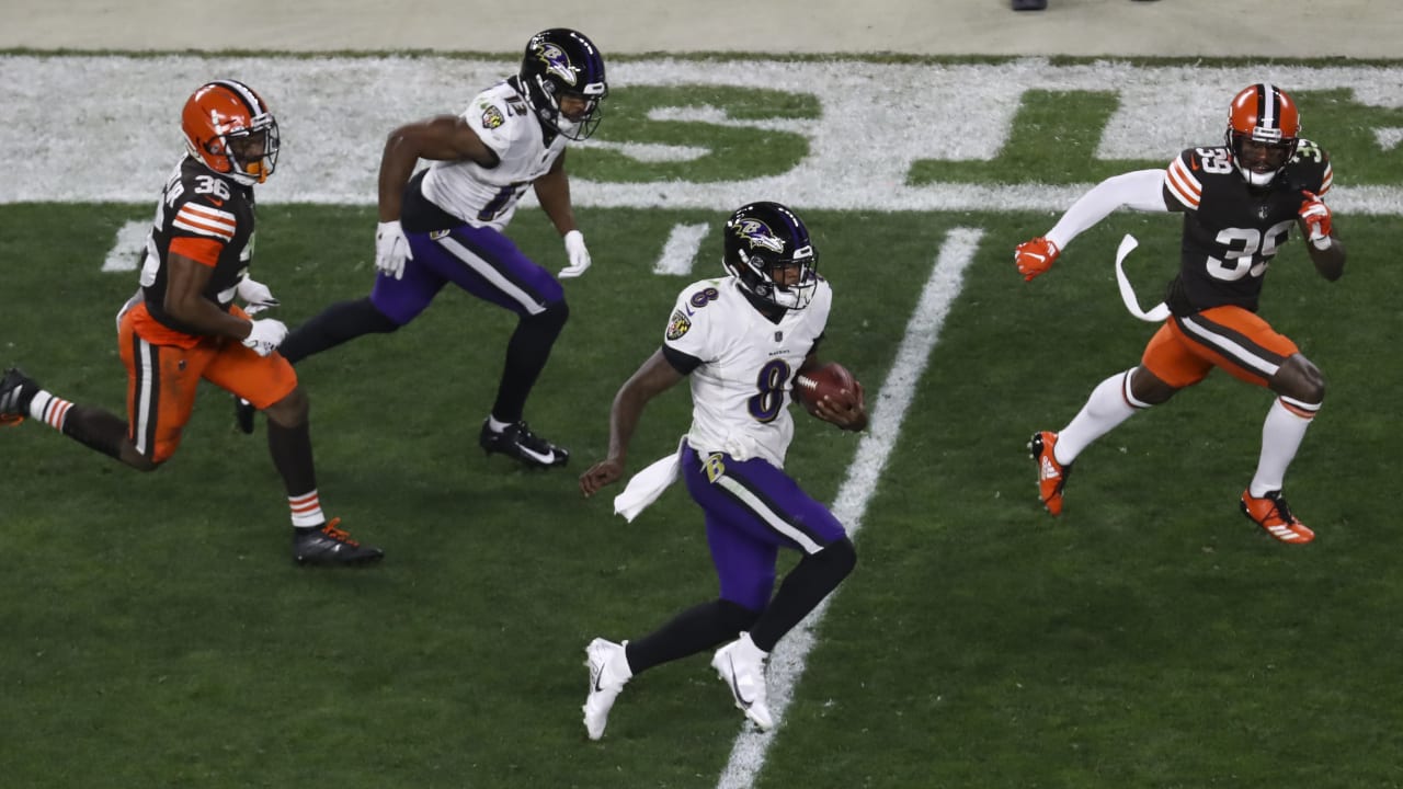 Baltimore Ravens Quarterback Lamar Jackson Explodes For 44 Yards To Go Over 100 Rush Yards