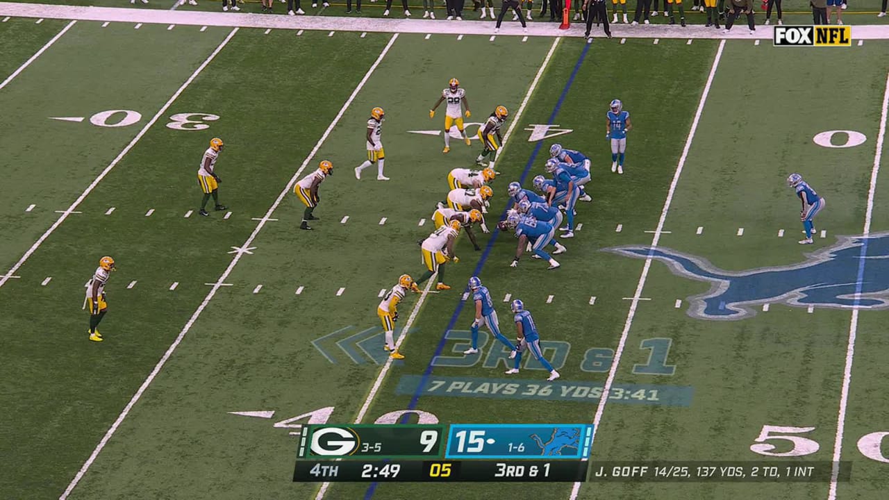 Green Bay Packers linebacker Quay Walker gets to Detroit Lions running