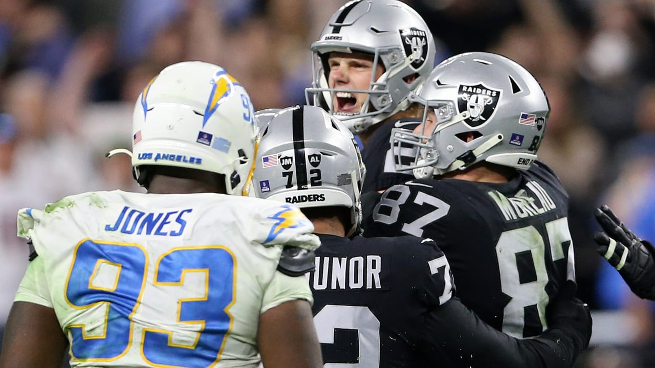 Daniel Carlson's field goal lifts Raiders over Chargers with playoff spot  on line – The Denver Post