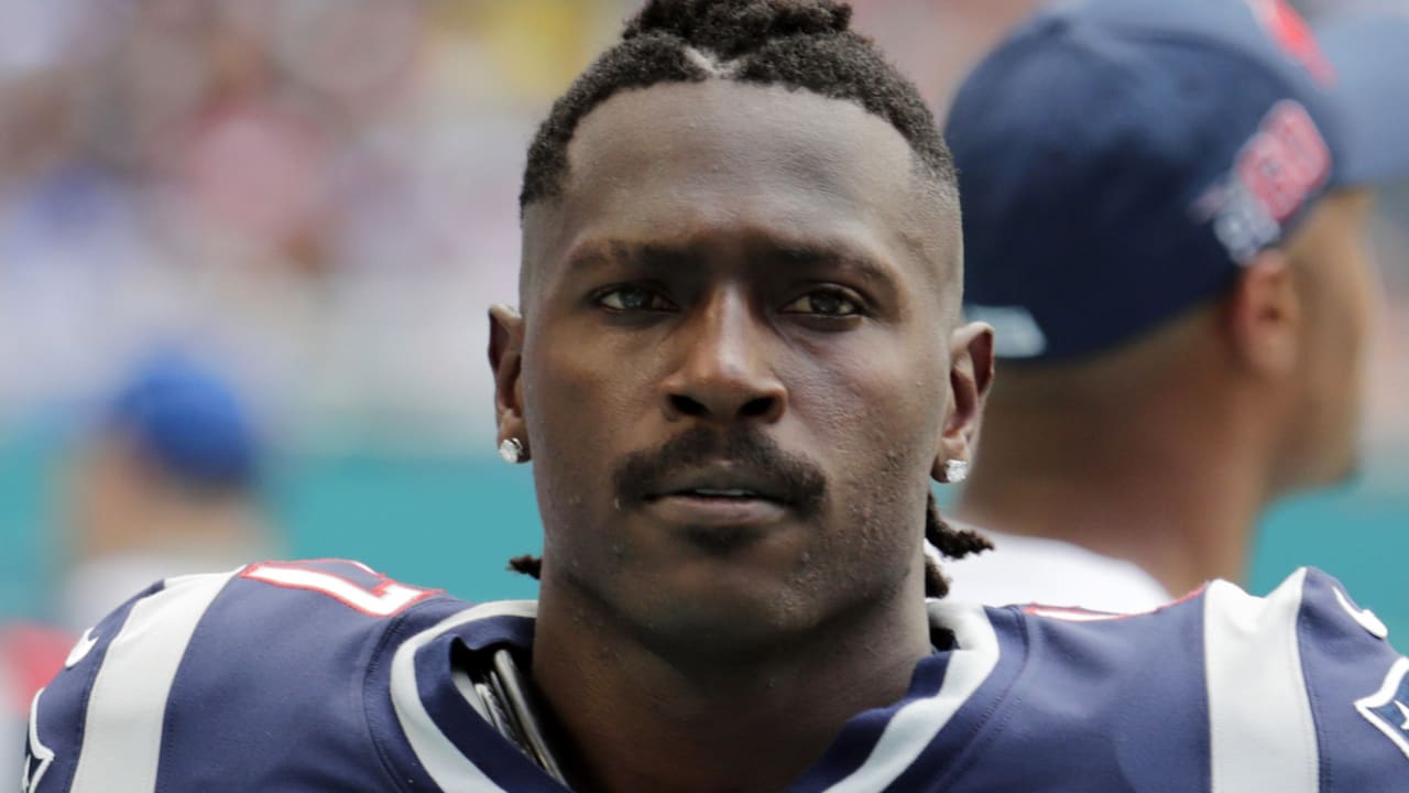 Antonio Brown Posts Fake Gisele Nude Pic Amid Bizarre Tom Brady Beef